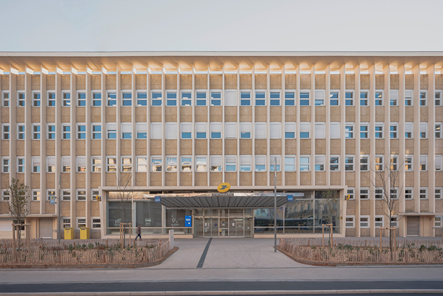 Image_LaPoste_Exterior@2x.jpg