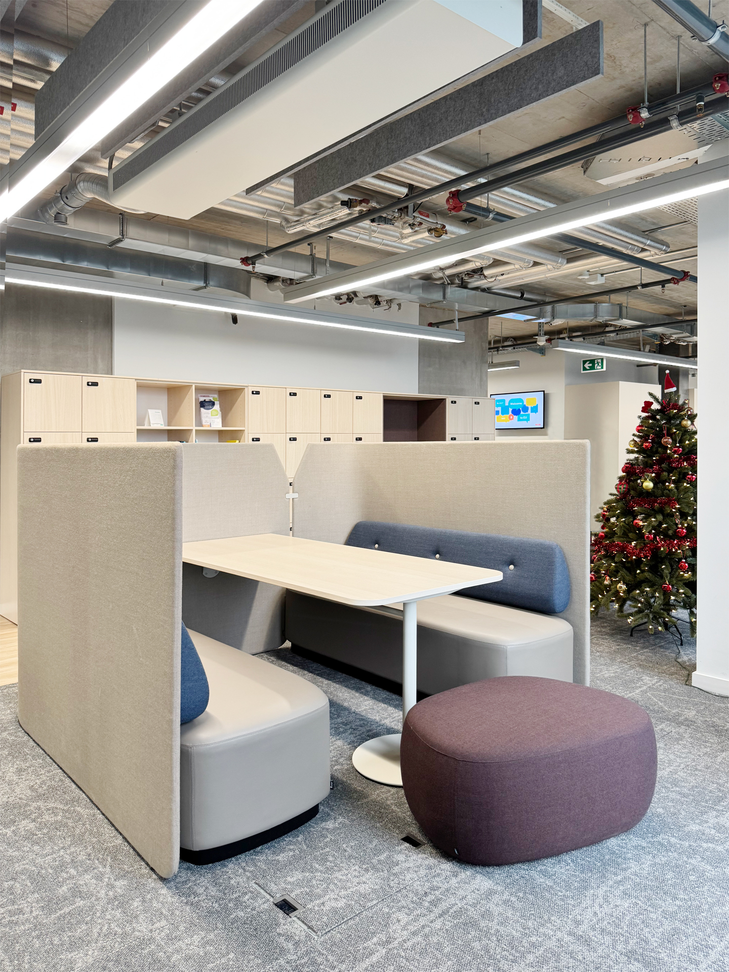 EU Business School - Kinnarps - Alcove fields.jpg