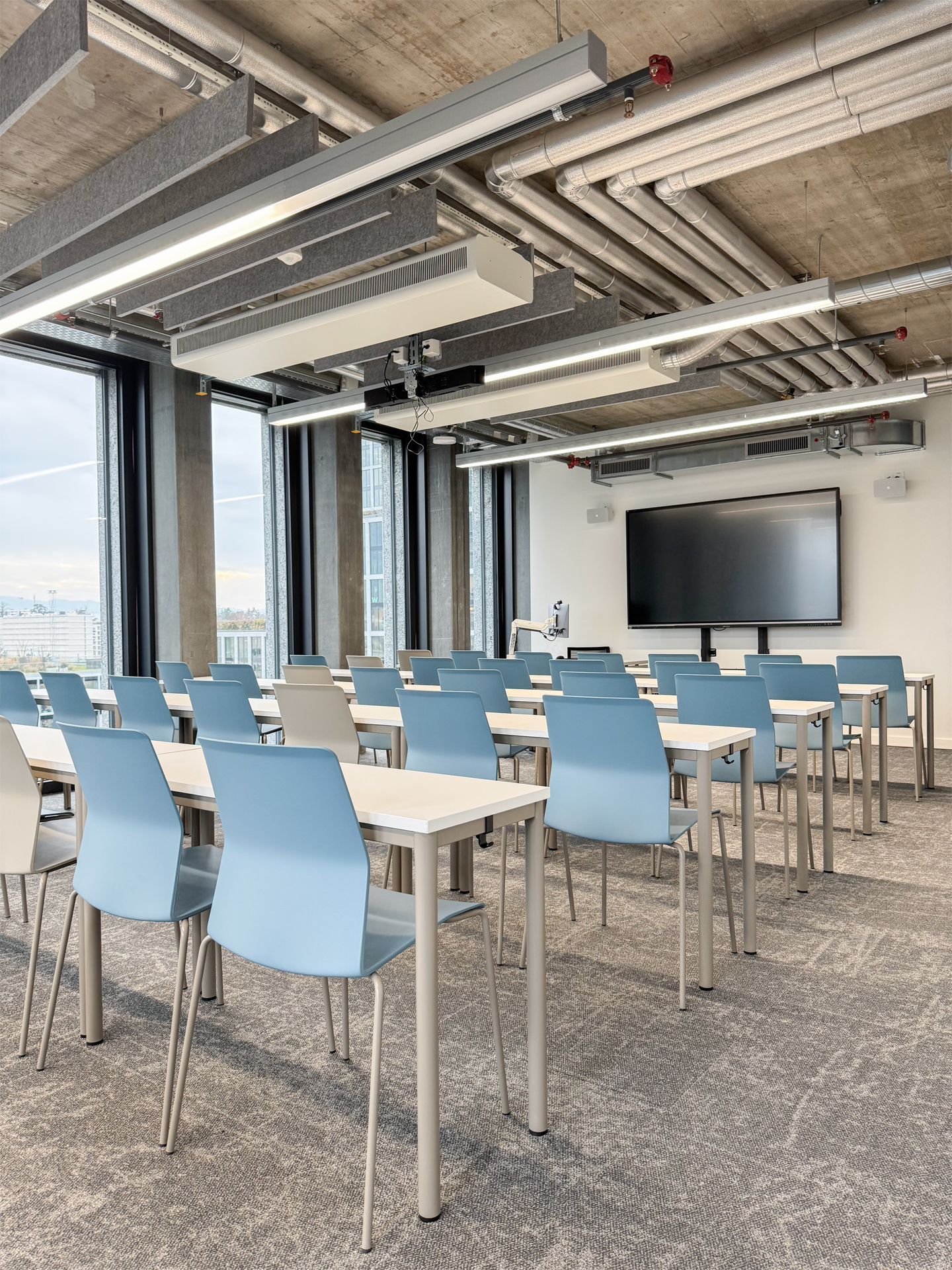 EU Business School - Kinnarps - Leia.jpg