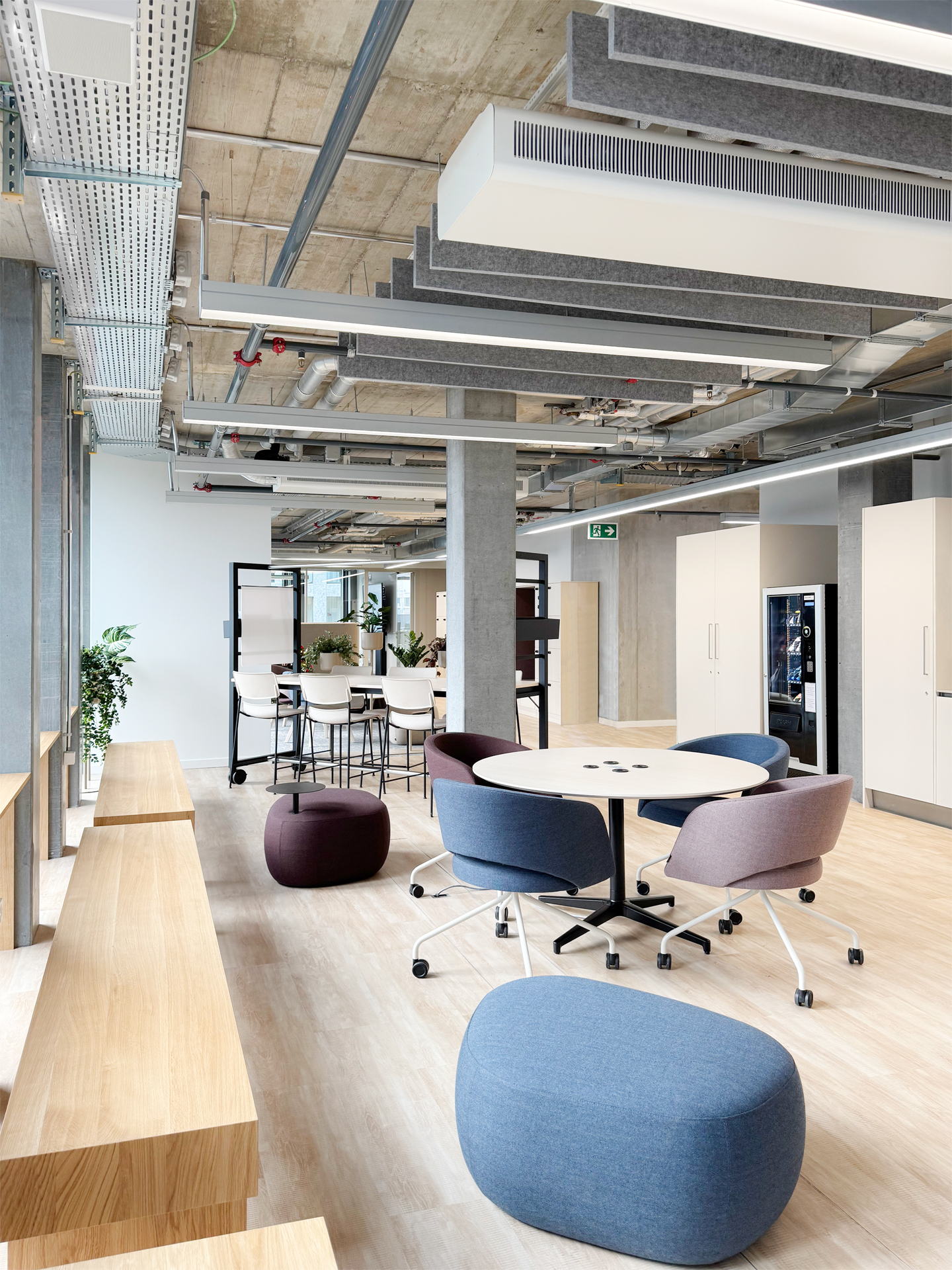 EU Business School - Kinnarps - Touch down 3.jpg
